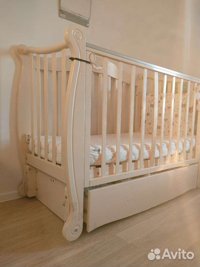 Детская кроватка с матрасом