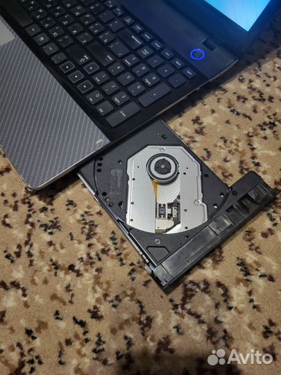 Ноутбук Samsung 305E