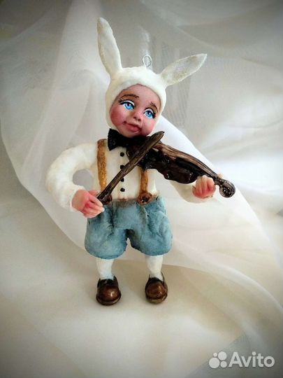 Ватная ёлочная игрушка Зайчик музыкант