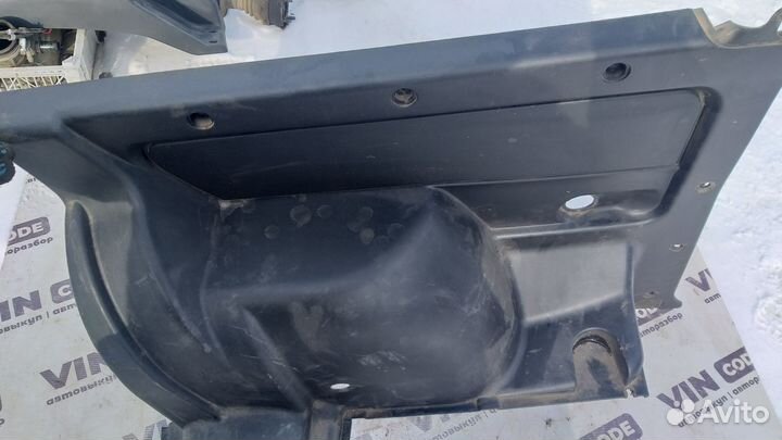 Обивка баковая средняя левая LADA Niva 21214