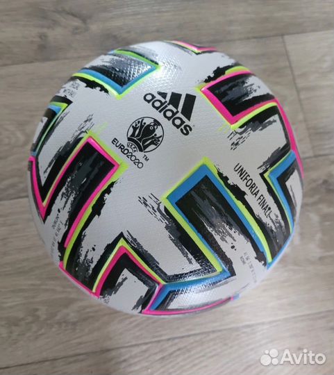 Футбольный мяч adidas euro 2020