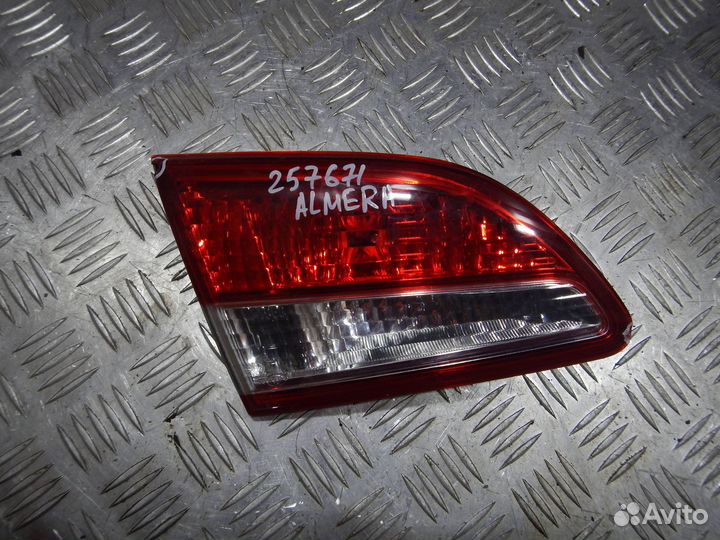 Фонарь задний внутренний левый, Nissan (Ниссан) -a