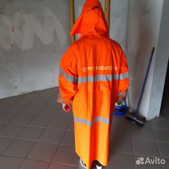 Плащ прорезиненный