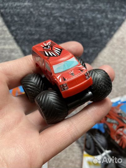 Машинка Hot wheels monster tracks, новая