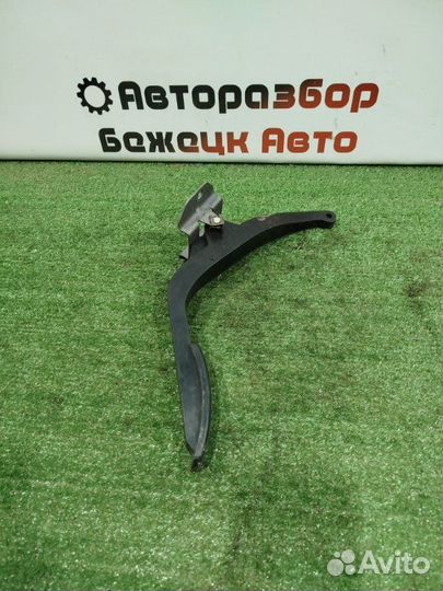 Педаль газа Renault Logan седан K4M690 2010
