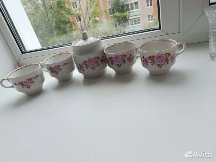 Чашки, сахарница. Сервиз