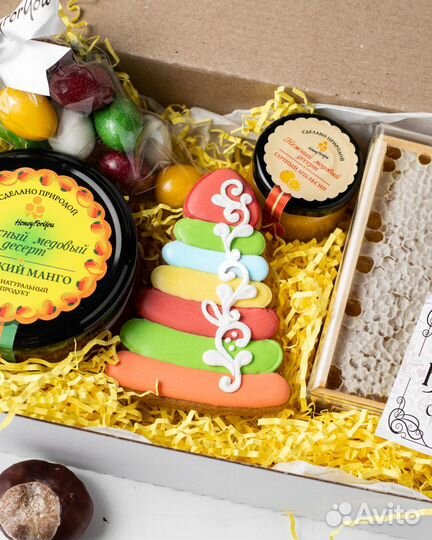 Подарок Воспитателю с медом в сотах, орехами