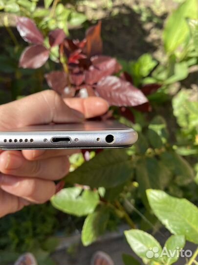 Телефон iPhone 6s