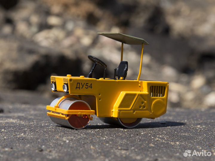 Самоходный вибрационный каток ду-54 (Kiosk)