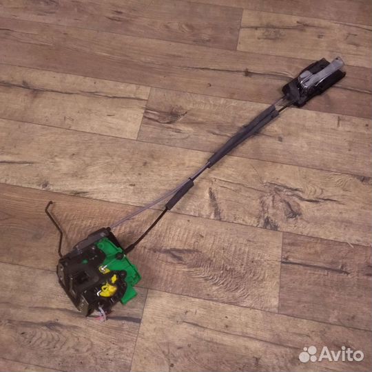 Замок двери передней левой Hyundai Solaris