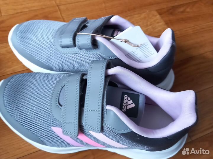 Кроссовки Adidas новые