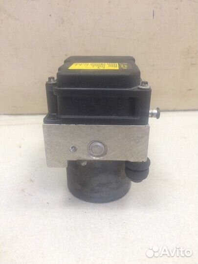 Блок ABS (насос) Toyota Camry