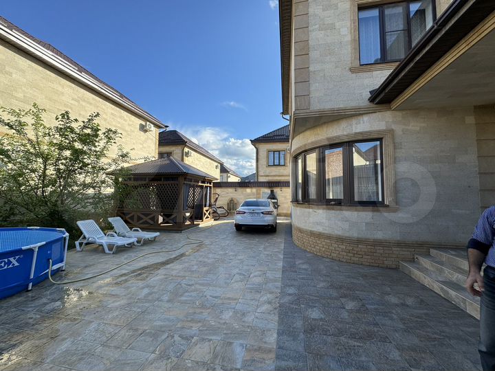 Коттедж 180 м² на участке 4,5 сот.