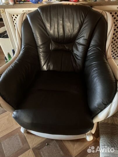 Кожанное кресло