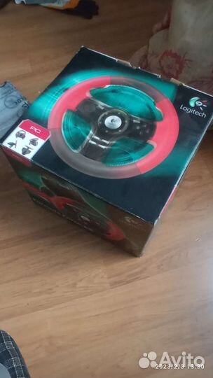 Игровой руль с педалями