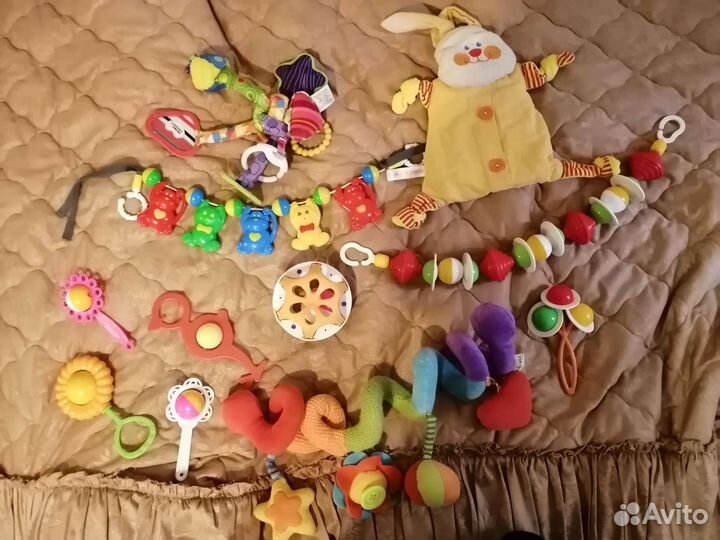 Игрушки для малышей пакетом