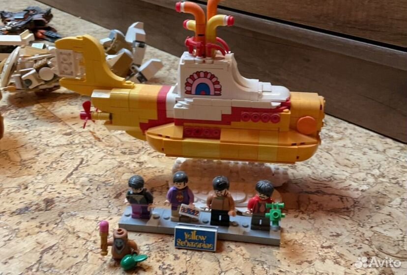 Lego Yellow submarine 21306