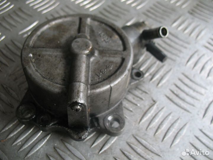 Насос вакуумный Nissan X-Trail T30 2.2