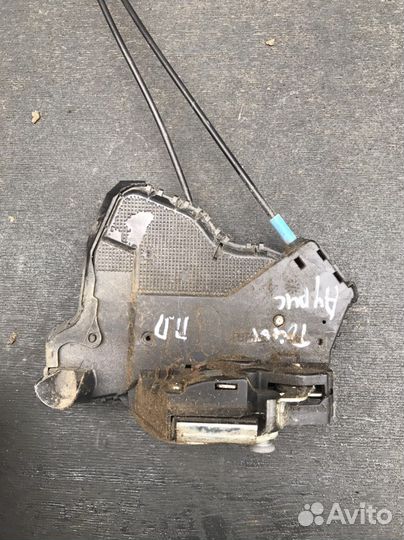 Замок правой передней двери toyota auris