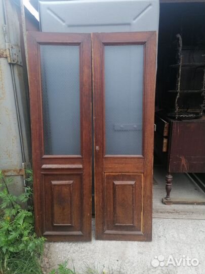 Старинные двери от книжного шкафа