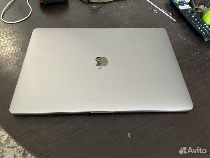 Macbook pro 16 2019 (i9 32gb 1tb amd 5500m)