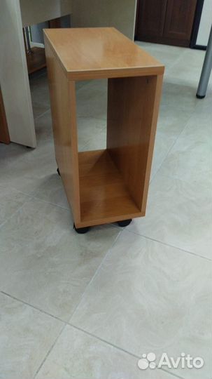 Тумба на колесиках
