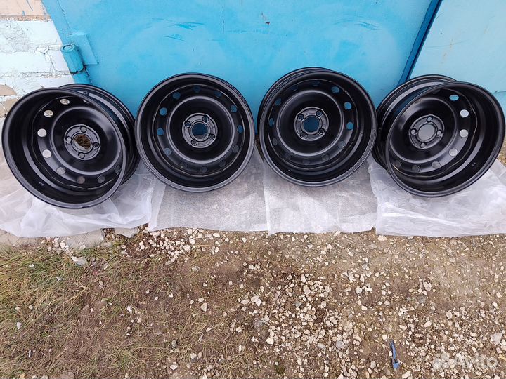 Штампованный диск r15 4*100 на LADA vesta +колпаки
