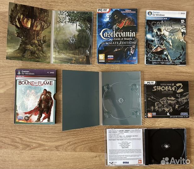 Пустые коробки от компьютерных игр