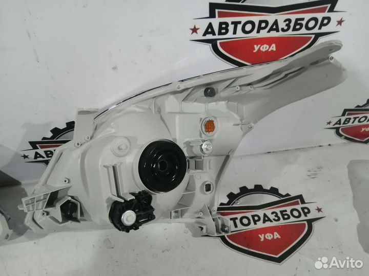 Фара правая новая Toyota Land Cruiser Prado 120