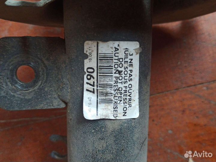 Передний амортизатор