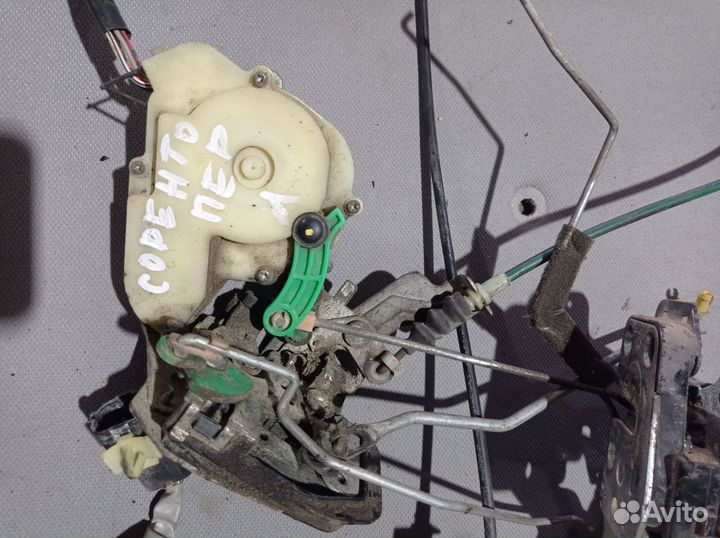 Замок боковой двери Kia sorento 1 3.3 2007 год