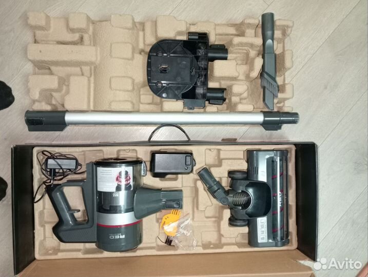 Вертикальный пылесос Redmond solution на гарантии
