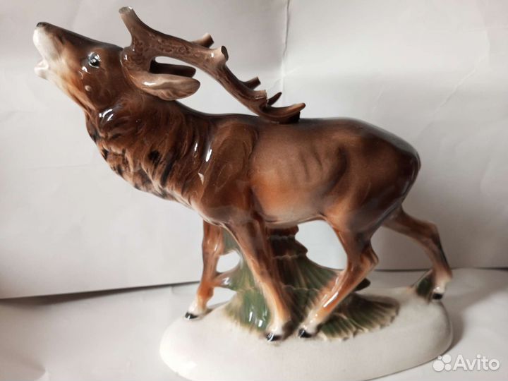 Старинная статуэтка