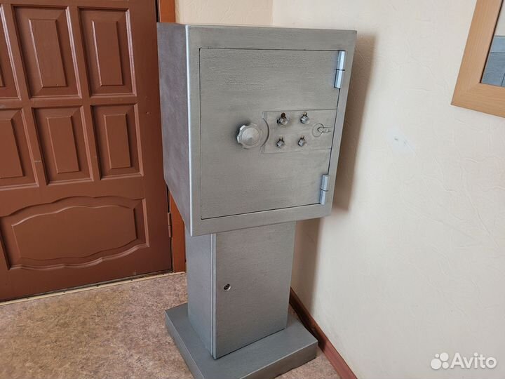 Сейф металлический