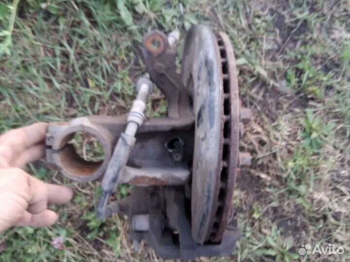 Поворотный кулак левый Volkswagen polo 5