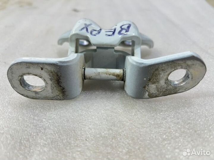 Петля двери задняя правая Kia Rio седан 1.4 G4FA