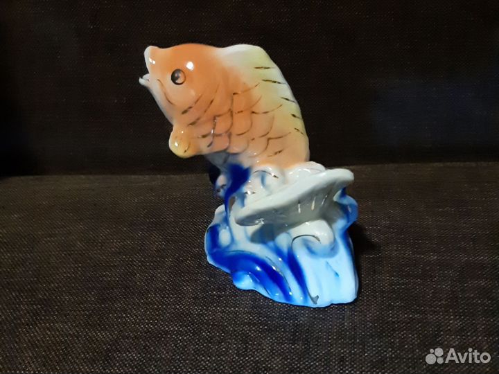 Статуэтка фарфоровая 