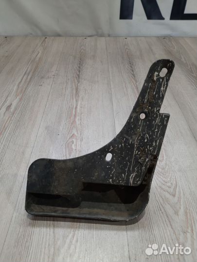 Брызговик передний Nissan X-trail T32 Лев