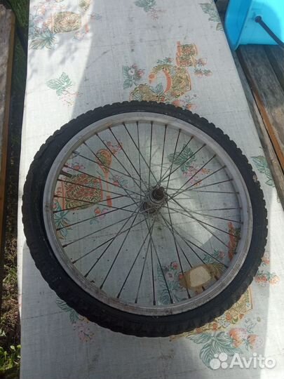 Колесо переднее покрышку снял один обод