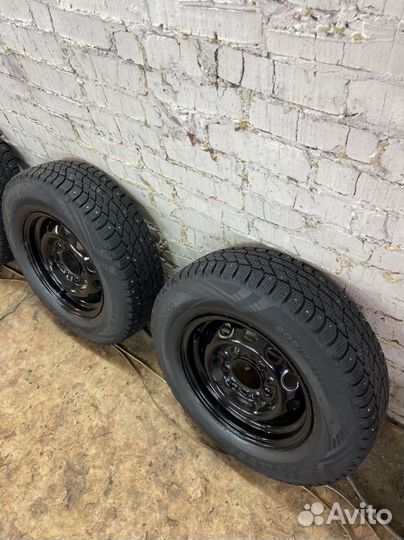 R15 Viatti Brina Nordico V-522 205/75, PCD 5x139.7 DIA 98.6