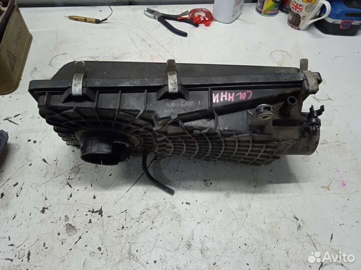 Корпус воздушного фильтра Nissan Sunny Ниссан