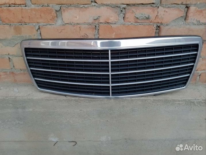 Решетка радиатора мерседес 140 s500 дорест оригин