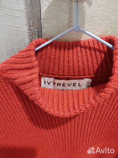 Свитер шерстяной женский