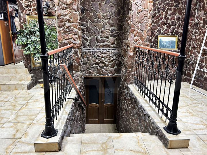 Сдам торговое помещение, 215 м²