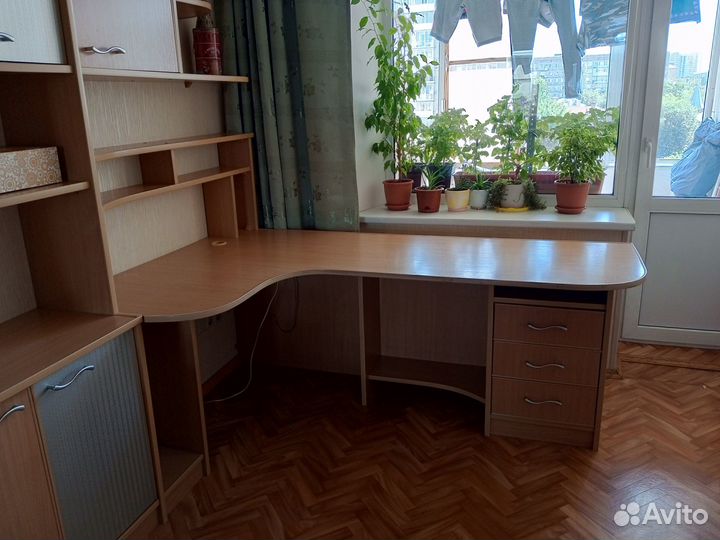 Компьютерный стол письменный угловой