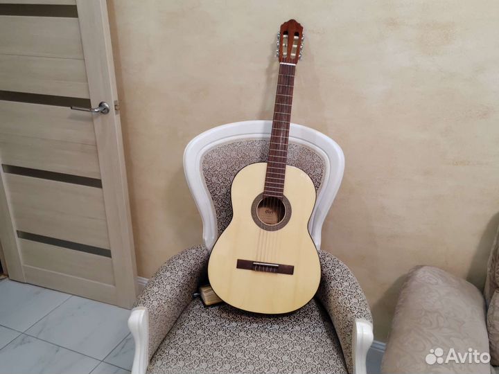 Классическая гитара бу