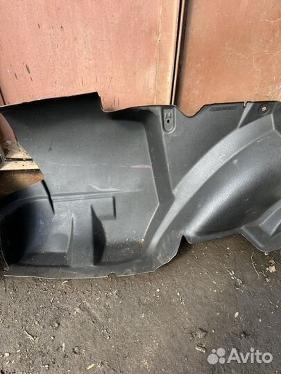 Накладки боковые в багажник W123