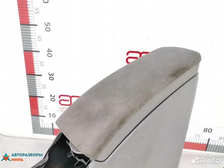 Консоль салона (центральная часть) Toyota Prius 2