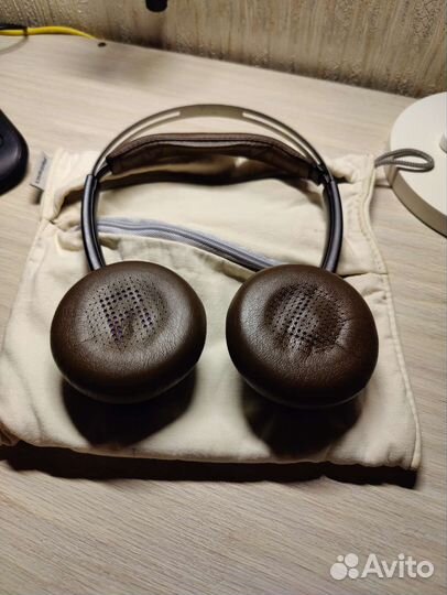 Беспроводные наушники. Plantronics