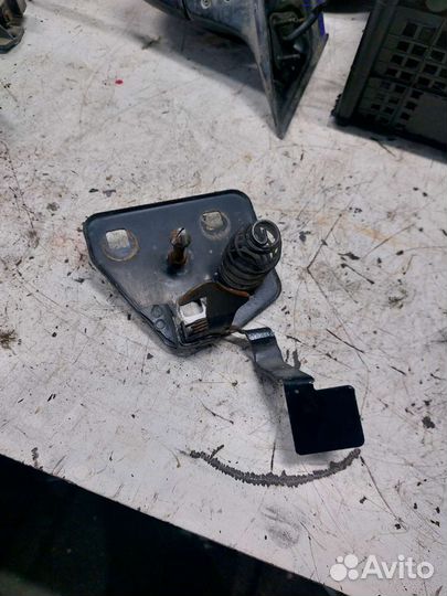 Замок капота Chevrolet Lumina Pontiac Trans Sport